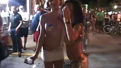 Latina con grandes tetas teniendo sexo pornografia solola con Mr barbudo