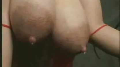 Chica de 18 años con grandes tetas masturbándose en la webcam en pornografia huehuetenango el dormitorio