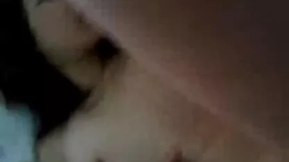 Chica vistiendo videos xxx caseros guatemala guantes chupando extremidades masturbándose con sus pies