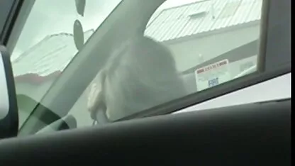 Una porno en vivo de guatemala rubia con tetas pequeñas es follada por un chico durante un casting