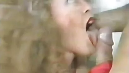 Morena pormo guate bañándose sin ropa y tocándose a sí misma
