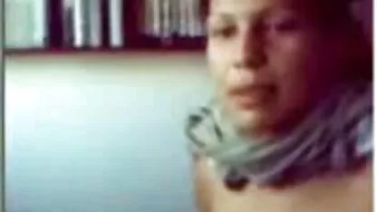 Lesbianas vigorosamente acariciando su hermoso cuerpo en el porno de guatemala quiche sofá