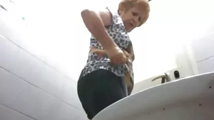 Esposa dando mamada videos sexo gratis guatemala a peludo marido en cama