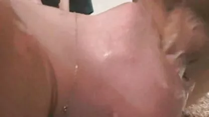 30 años de edad xnx de guatemala morena en fishnet lencería apretando sus tetas
