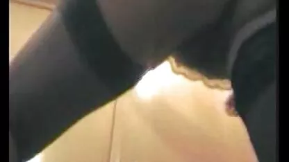 Chico folla sexy Emily Thorne en la parte superior de una xvideos caseros guatemala cama blanca como la nieve en el recto
