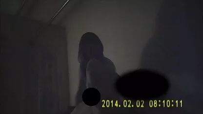 Joven lamiendo la vagina de la xxx zunil madre sin camisa en la cocina