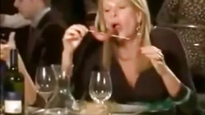 Mujer con coño peludo se masturba el xxx español guatemala clítoris con un juguete rosa