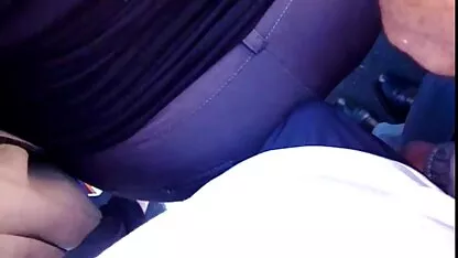mujer de golf de color oscuro acariciando la maleta de la esposa y se somete videos xxx caseros de guatemala a él en el envío