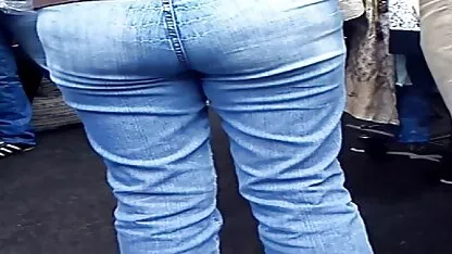 Kralya levantando el vestido azul en la cama y poniendo un dedo a porno de todo santos cuchumatan un hombre en el culo