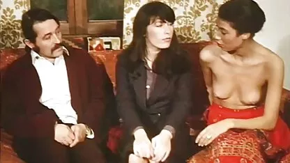 Mamá atornillar a sí sex video guatemala misma en el dormitorio con un vibrador y un consolador son diferentes en las grietas