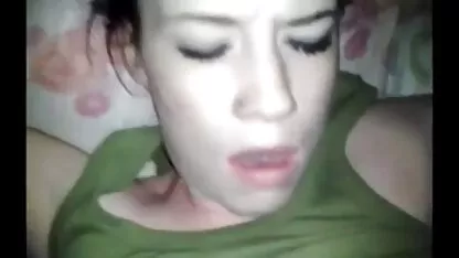 Madura videos porno de guatemala gratis de ojos azules mujer se masturba con un enorme vibrador en el suelo