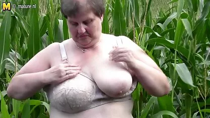 Puta con grandes ojos le da a un hombre porno videos de guatemala una mamada