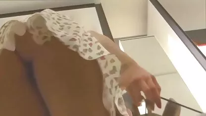 La madre se quita la camisa en la red y pega el videos caseros xxx de guatemala consolador contra el cáncer en la almohada rosa en el punto ya atado