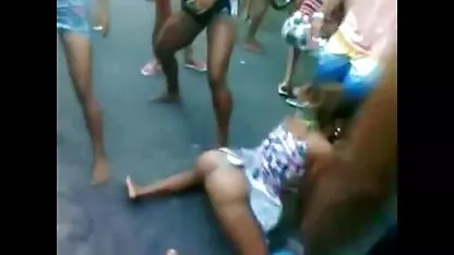 Dos xxx de momostenango ramitas lame el culo del conductor de la cabina y le dio una mamada