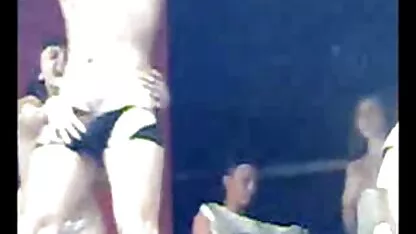 Chick chupar ver videos de porno guatemalteco la polla del hombre y lo dejó dibujar extremidades en la cama