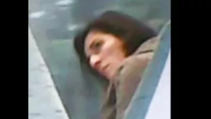 La mujer conduce una vagina en una erección de su colegialas de guatemala xxx pareja y toma semen en el agujero detrás de la