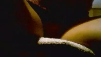 Cerca mujeres de guatemala cojiendo en el monte del estanque, una mujer negra chupando polla posando 69 antes del sexo