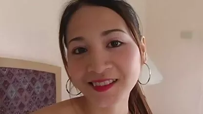 Mamá en ropa negra vibra con un gran parachoques en la porno videos de guatemala cama