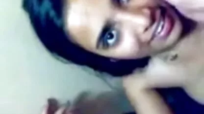 Esposa llena de lujuria dando mamada mientras paginas de porno guatemala marido jugando computer