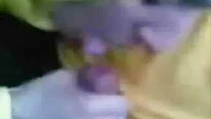 Los atletas en el cuerpo verde muestran versatilidad y fijan el cable a la pared videos xxx caseros de guatemala