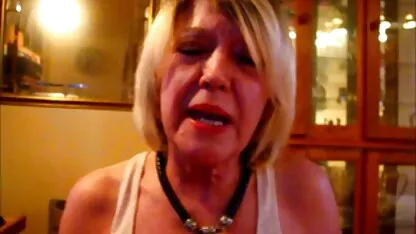 Morena de pelo corto acariciando el pene de su novio con la boca y las videos pono de guatemala tetas