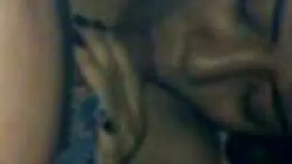 Slim chica masturba su clítoris durante el porno guatemala videos sexo con la chico en cama