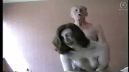 Dos video sexo guatemala chicos negros viendo un Raven Raven agujero en la sala de estar