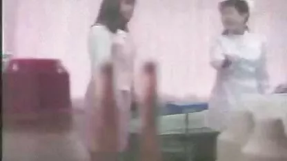 Las chicas estaban sentadas wwwporno de guatemala en la computadora y teniendo sexo lésbico
