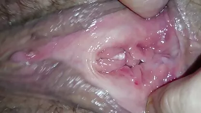 Delgado chica masturbándose coño en mesa xxx video de guatemala de masaje