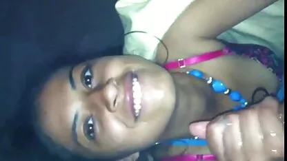 Las mujeres con curvas se follan a sí misma con la polla de goma en cerca de videos sexuales en guatemala la chimenea