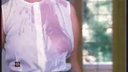 Latina con consolador rosa sujetador en el videos caseros sexo guatemala vestíbulo