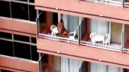 Un hombre que inserta el pene en el robusto sombrero de la madre y baja el semen en guatemala porno videos el agujero